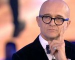 Alfonso Signorini, Endemol si dissocia dalle frasi sull’aborto ma il conduttore replica