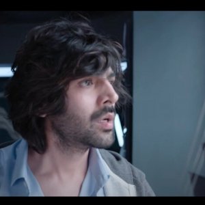 Dhamaka: Kartik Aaryan in una scena