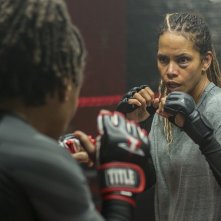 Bruised - Lottare per vivere: Halle Berry in una scena del film