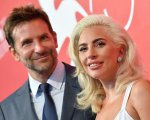 Bradley Cooper commenta i rumor sul romance con Lady Gaga: 'Lei è terribilmente carismatica e bella'