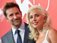 Bradley Cooper commenta i rumor sul romance con Lady Gaga: 'Lei è terribilmente carismatica e bella'