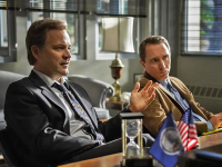 Dopesick, Peter Sarsgaard e John Hoogenakker: 'Sul set siamo diventati una coppia affiatata'