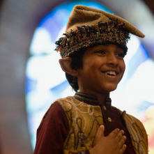Un bambino chiamato Natale: Rishi Kuppa in una scena del film