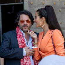 Una famiglia mostruosa: Lillo Petrolo e Iliara Spada in una scena