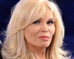Amanda Lear era un uomo? La sua storia e la sua risposta