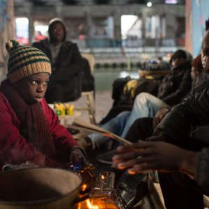 Sotto le stelle di Parigi: Mahamadou Yaffa in una scena del film