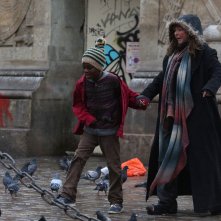 Sotto le stelle di Parigi: Catherine Frot e Mahamadou Yaffa in una sequenza