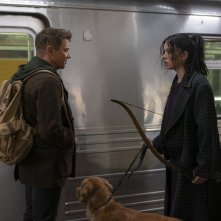 Hawkeye: Hailee Steinfeld e Jeremy Renner in una scena