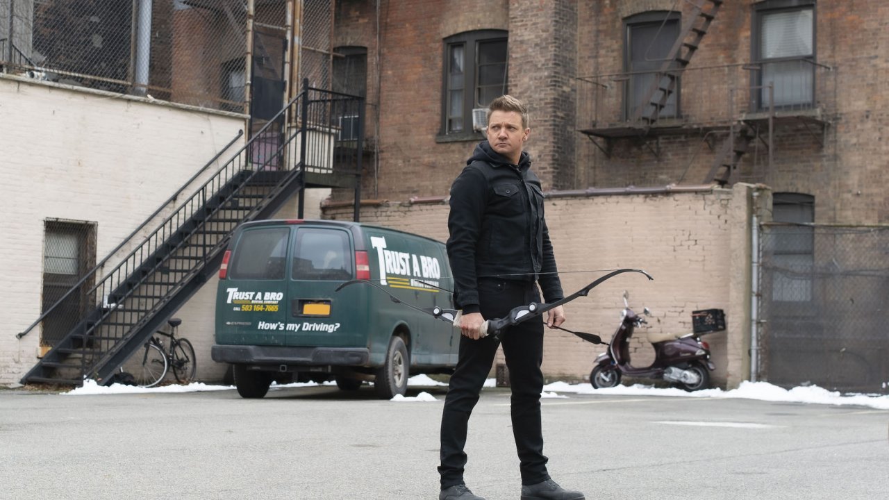 Jeremy Renner: 'Anthony Mackie è stato al mio fianco in ospedale'