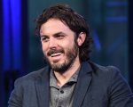 Casey Affleck e Laurence Fishburne star del thriller sci-fi Slingshot