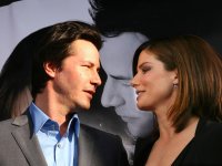 Sandra Bullock commenta le voci sul flirt con Keanu Reeves: 'Forse saremmo potuti sopravvivere come coppia'