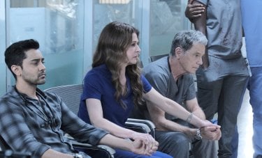 The Resident 5 Manish Dayal Jane Leeves Bruce Greenwood