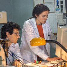 Trafficante di virus: Anna Foglietta e Andrea Bosca in una scena del film