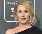 Christina Applegate condivide un messaggio per il suo 50esimo compleanno dopo la diagnosi di sclerosi multipla