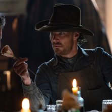 Il potere del cane: Benedict Cumberbatch in un momento del film