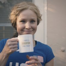 Qeenpins - Le regine del coupon: Kristen Bell durante una scena