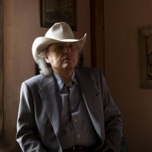 Cry Macho - Ritorno a casa: Dwight Yoakam in una scena del film