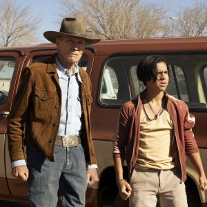 Cry Macho - Ritorno a casa: Clint Eastwood con Eduardo Minett in una scena del film