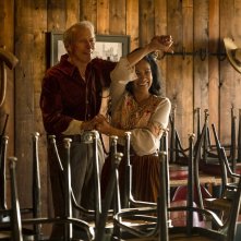 Cry Macho - Ritorno a casa: Clint Eastwood con Natalia Traven in una scena del film