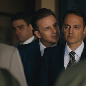 Azor: Fabrizio Rongione e Juan Pablo Geretto in una scena del film