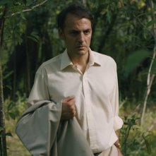 Azor: Fabrizio Rongione in una scena del film