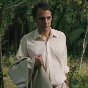 Azor: Fabrizio Rongione in una scena del film