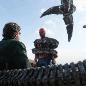 Spider-Man: No Way Home, una foto di Alfred Molina e Tom Holland