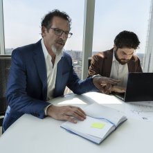 Mollo tutto e apro un Chiringuito: Germano Lanzoni con Valerio Airò Rochelmeyer in una scena del film