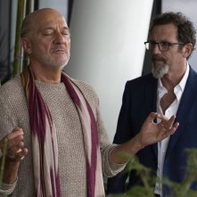 Mollo tutto e apro un Chiringuito: Claudio Bisio e Germano Lanzoni in una scena del film