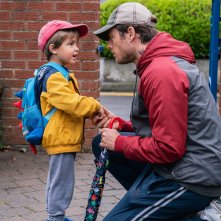 Nowhere Special - Una storia d'amore: James Norton con il piccolo Daniel Lamont in una scena del film