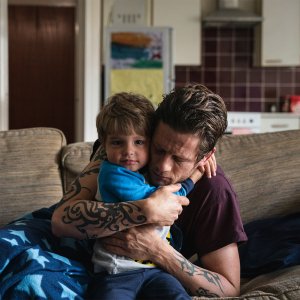 Nowhere Special - Una storia d'amore: James Norton e Daniel Lamont in una scena