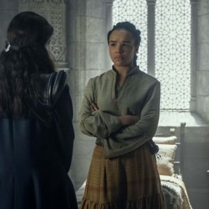 La ruota del tempo: Madeleine Madden in una scena del quinto episodio