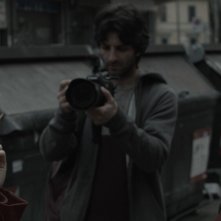 Verso la notte: Alireza Garshasbi, Paola Toscano e Duné Medros in una scena del film