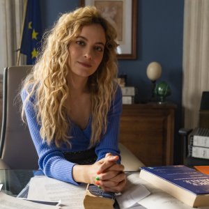 Cops 2 - Una banda di poliziotti: Gaia Messerklinger in una scena dal primo episodio