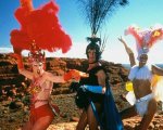 Priscilla - La regina del deserto: Hugo Weaving spiega perché il cast del film era composto da uomini etero