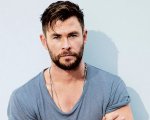 Chris Hemsworth e il figlio ricreano la celebre scena di Big, con Tom Hanks (VIDEO)