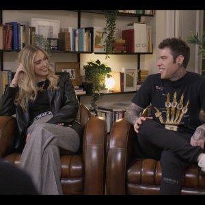 The Ferragnez: Chiara Ferragni e Fedez in un momento della serie Amazon