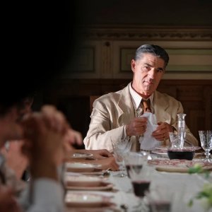 I fratelli De Filippo: Biagio Izzo in una scena del film