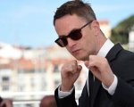 Nicolas Winding Refn sotto accusa per la morte di un maiale sul set della sua serie Netflix