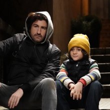 Chi ha incastrato Babbo Natale?: Alessandro Siani e Martin Francisco Montero Baez in una sequenza