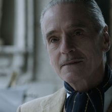 House of Gucci: Jeremy Irons in un primo piano