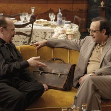 Non ti pago: Giovanni Esposito, Maurizio Casagrande in una scena del film