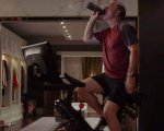 Sex and the City: Peloton riporta in vita un personaggio della serie in un nuovo spot (VIDEO)