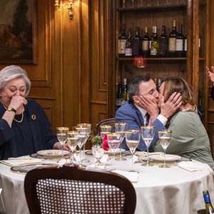 A casa tutti bene: una foto di scena della serie di Gabriele Muccino
