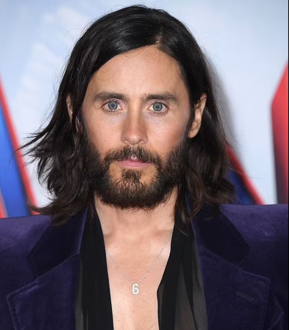 jared leto accusato da diverse donne di molestie sessuali anche minorenni mi chiedeva di sputargli addosso 