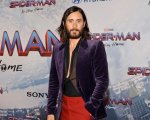 Jared Leto alla premiere di Spider-Man: No Way Home, la collana svela che Morbius fa parte dei Sinistri Sei