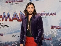 Jared Leto alla premiere di Spider-Man: No Way Home, la collana svela che Morbius fa parte dei Sinistri Sei