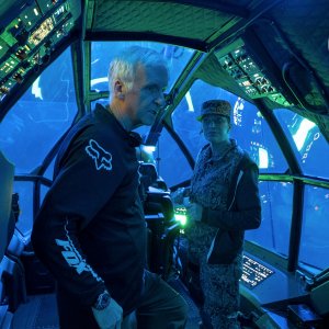 Avatar 2: James Cameron e l'attrice Edie Falco nel compound militare