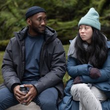Il canto del cigno: Mahershala Ali e Awkwafina in una sequenza
