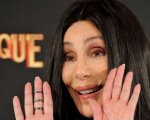 Cher scatta una foto ad una coppia al cinema e il tweet diventa virale: ecco perché